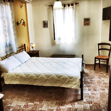 Hotel Castello à Pórto Káyio Extérieur photo
