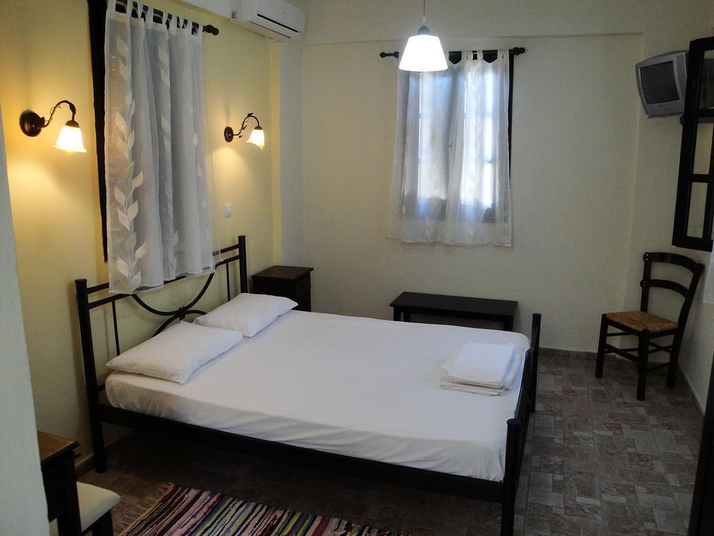 Hotel Castello à Pórto Káyio Extérieur photo