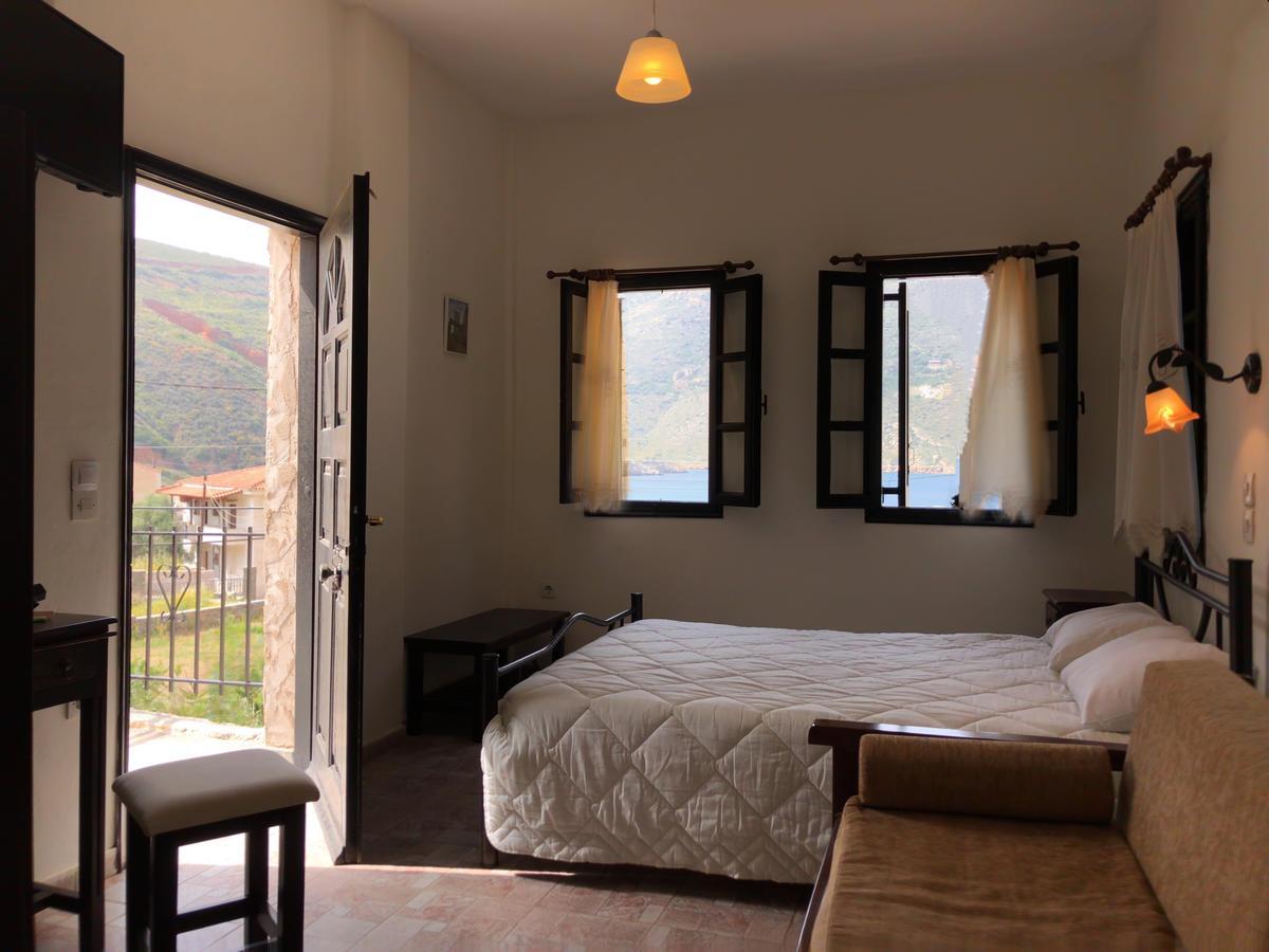 Hotel Castello à Pórto Káyio Extérieur photo