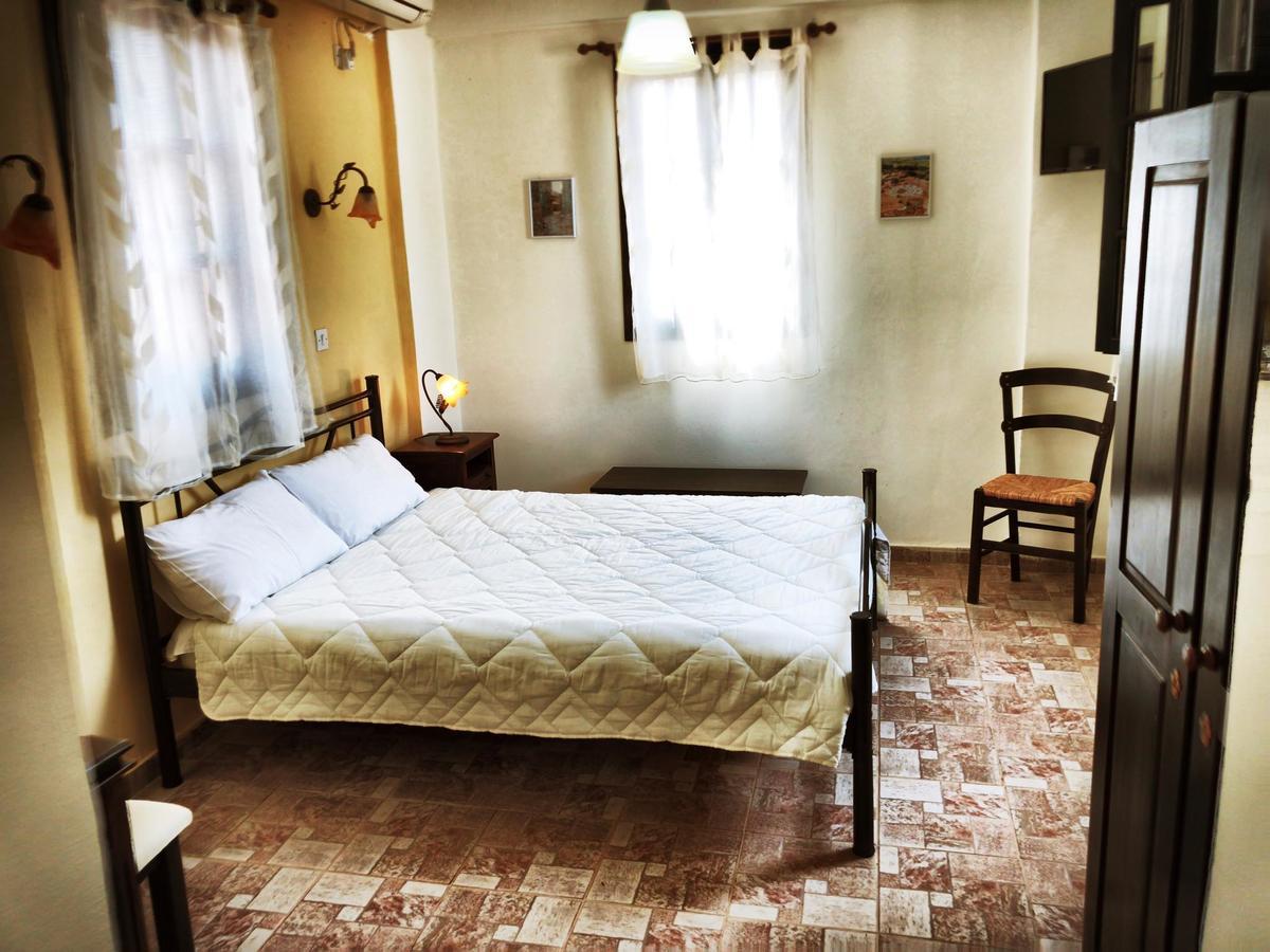 Hotel Castello à Pórto Káyio Extérieur photo